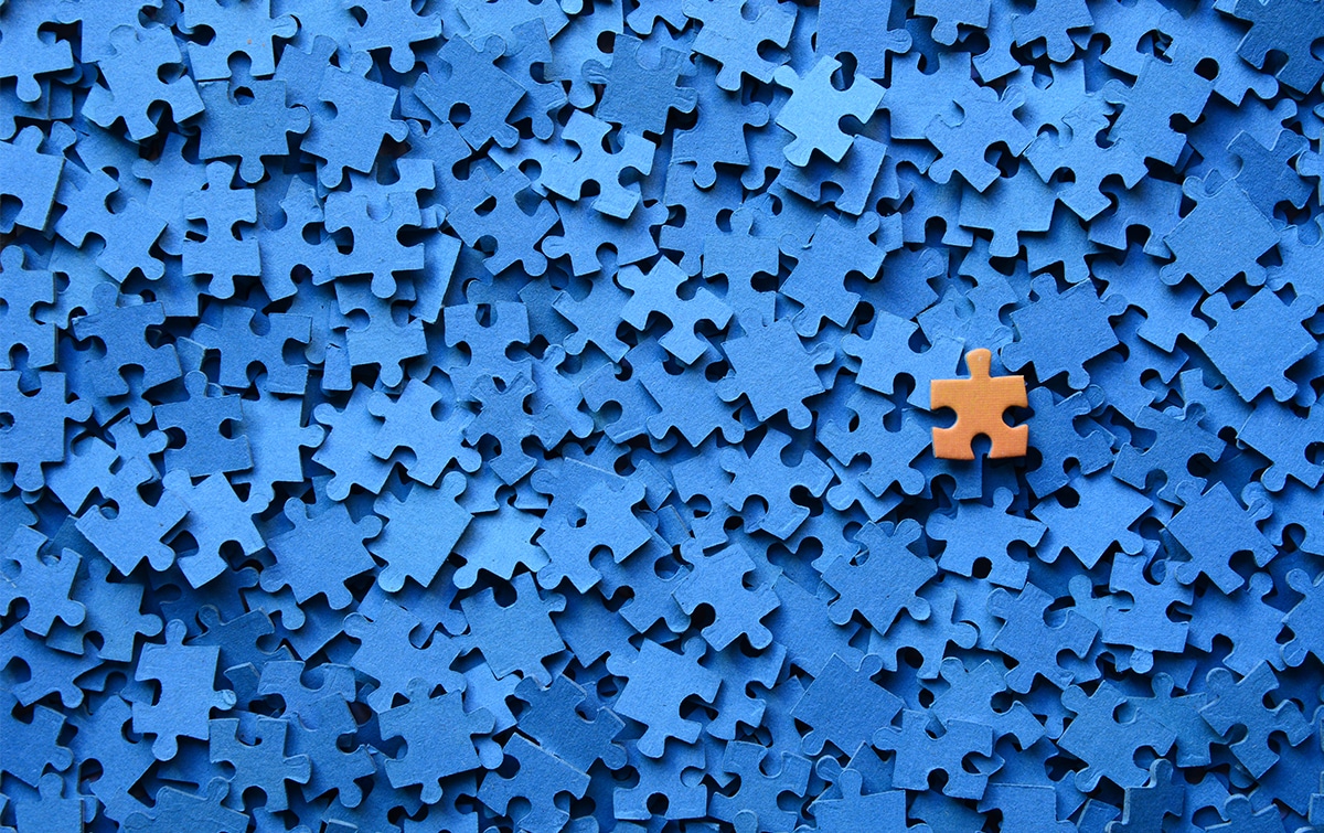 Der Veranstaltungsleiter fügt alle Puzzleteile zusammen